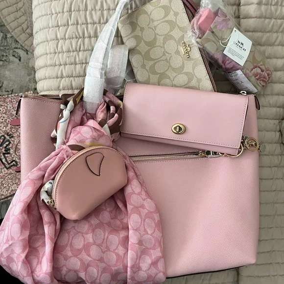 NWT- Coach Keith Haring 7 piece tote set- Firm! - Picture 4 of 16